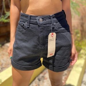 BLACK LEVIS MOM SHORTS SIZE W29/8